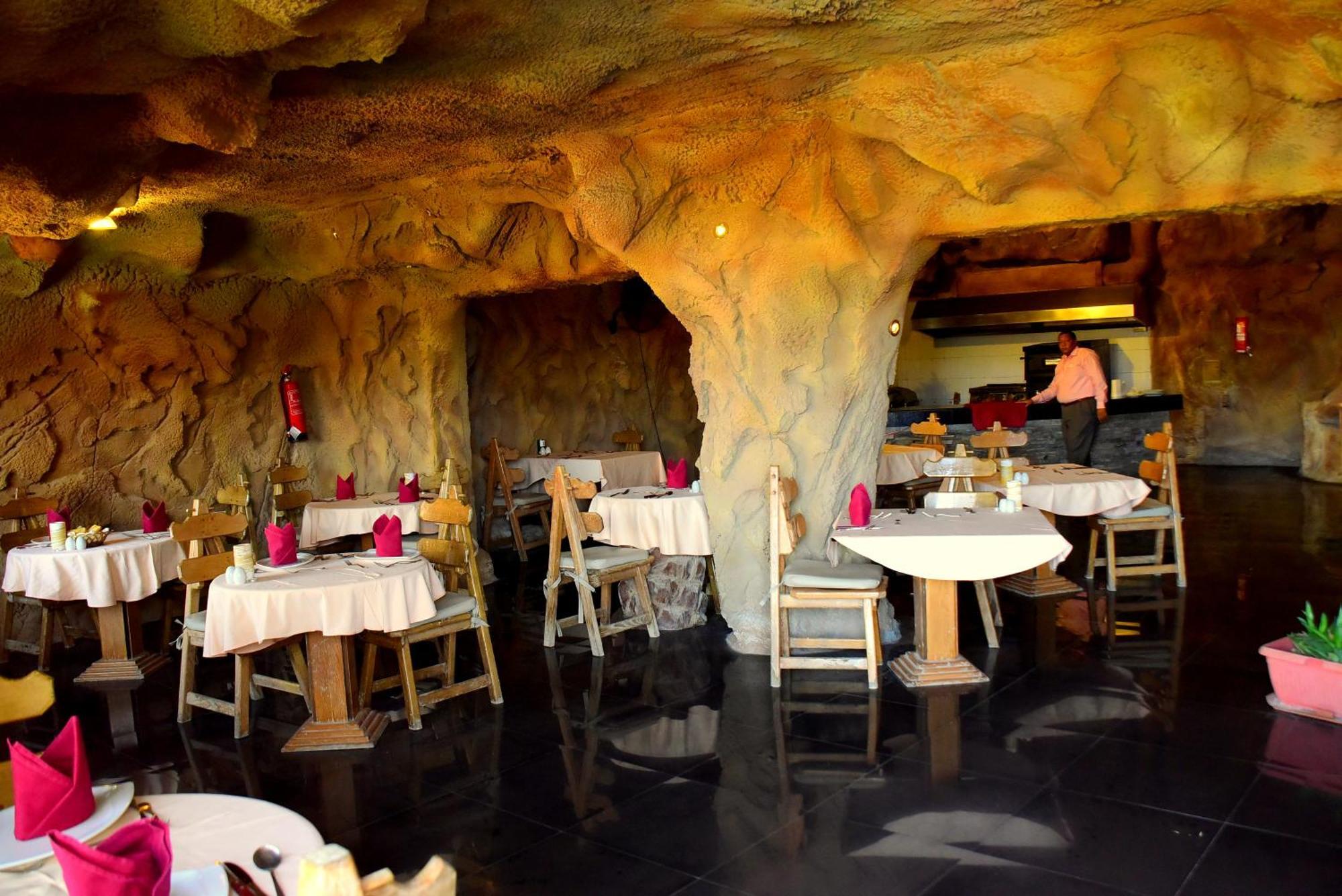 Caves Adults Only אתר נופש הורגהדה